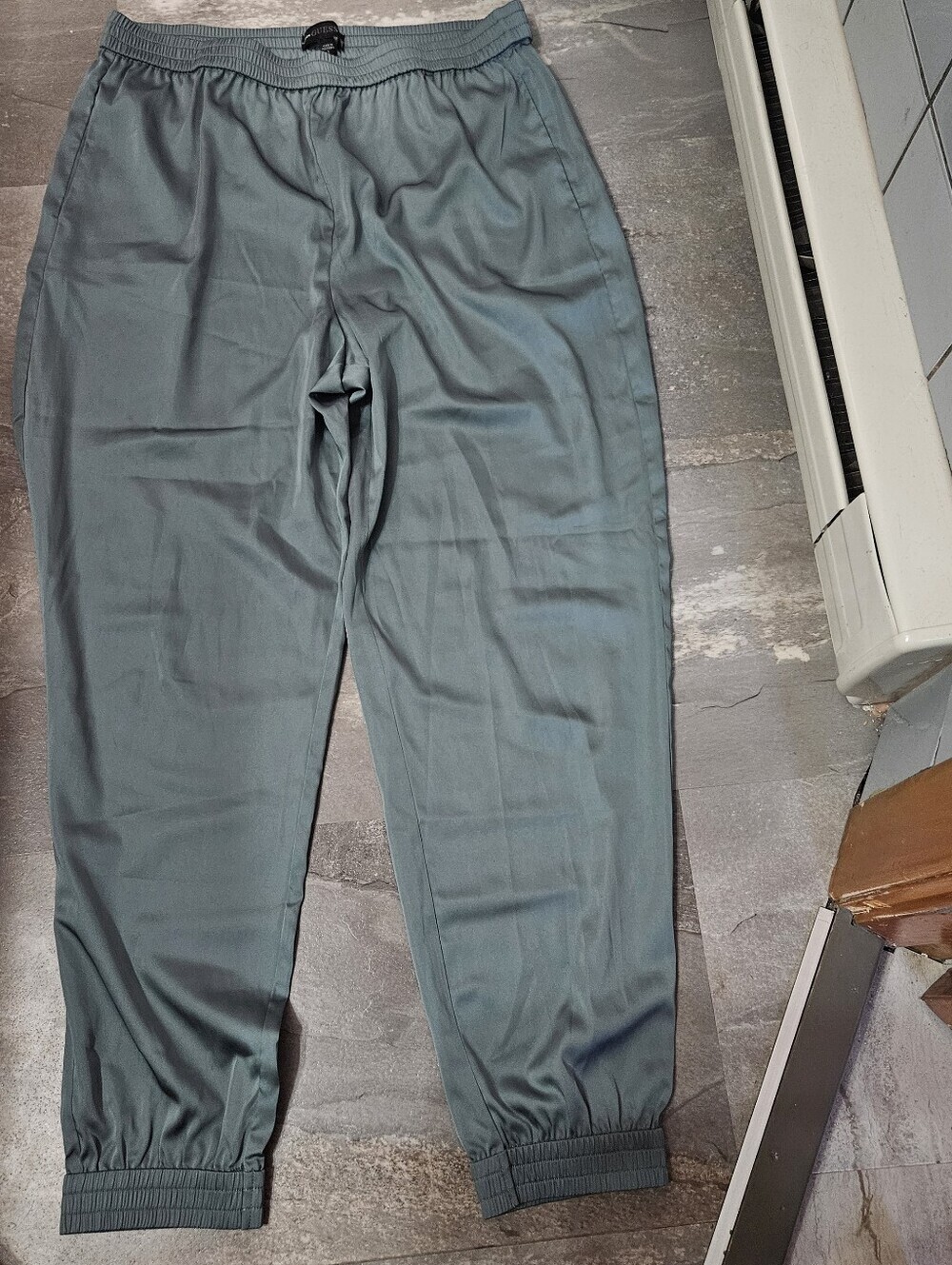 GUESS High Rise Satin Cuff Jogger. Elastic waistband. Green Sage. Size L.